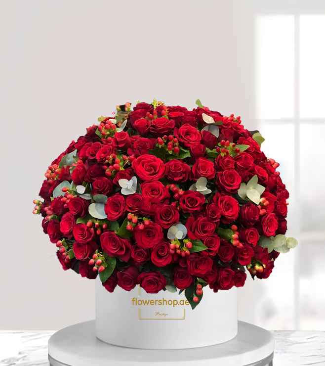 Christmas Splendor rose hatbox arrangement