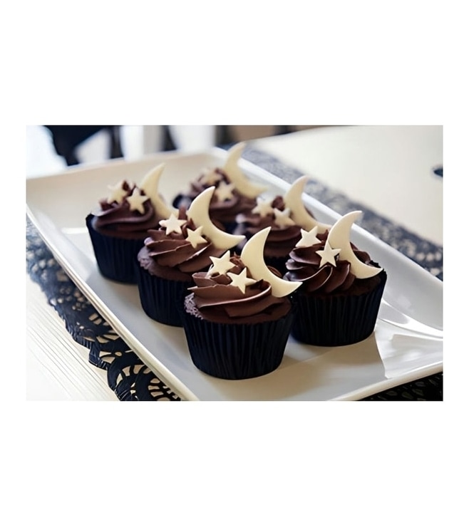 دزينة من الكب كيك على شكل هلال