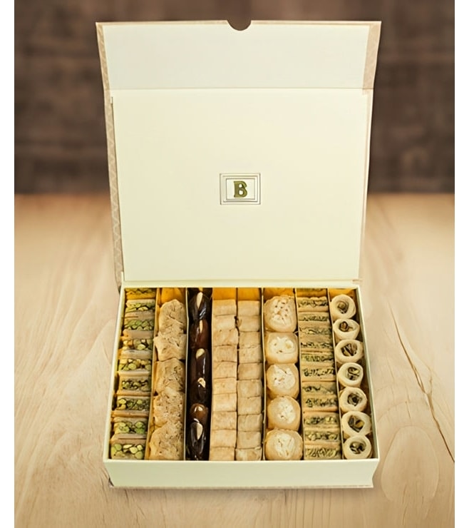 كنز عربي حلويات متنوعة وتمر