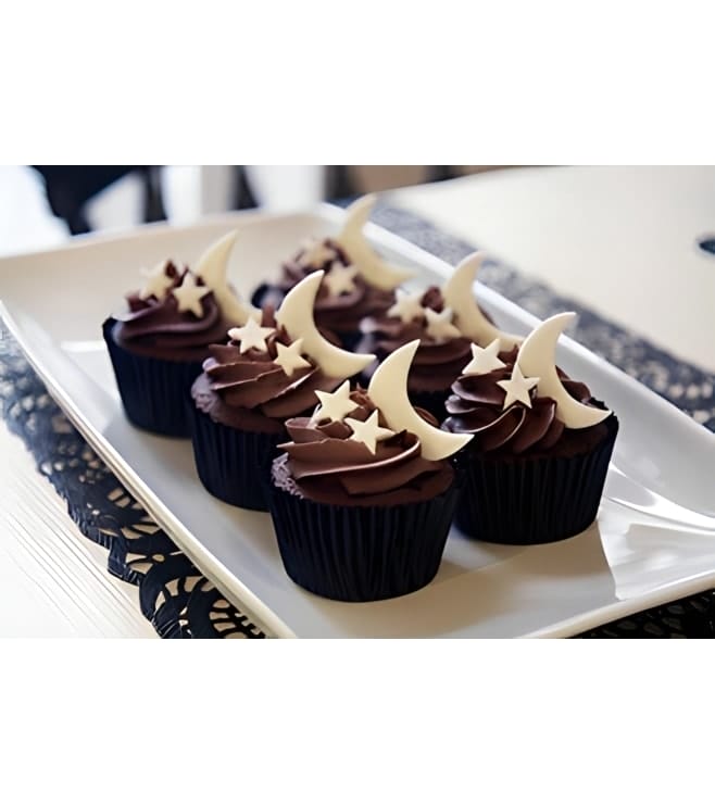 دزينة من الكب كيك على شكل هلال