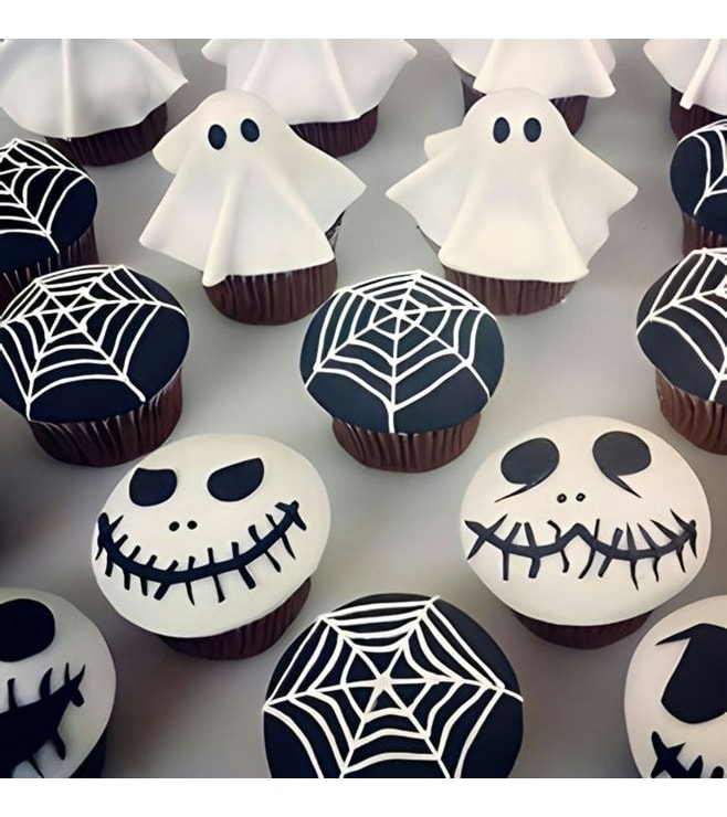 قدميها في الكب كيك الداكنة