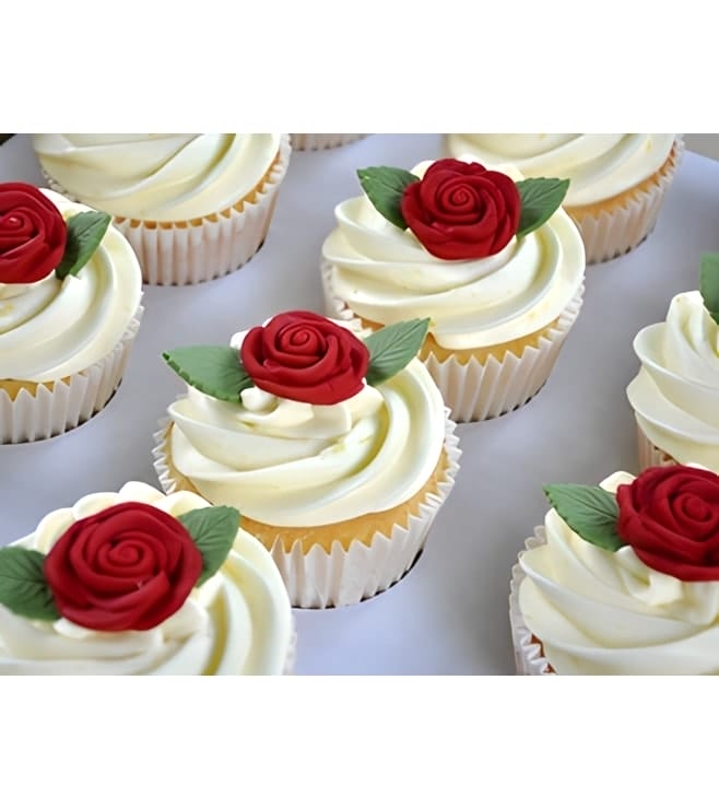 دزينة كب كيك مزينة بالكريمة المثلجة