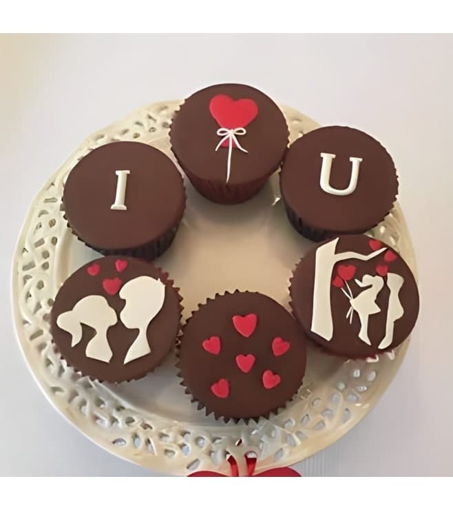 قبلة مسروقة دزينة من الكب كيك