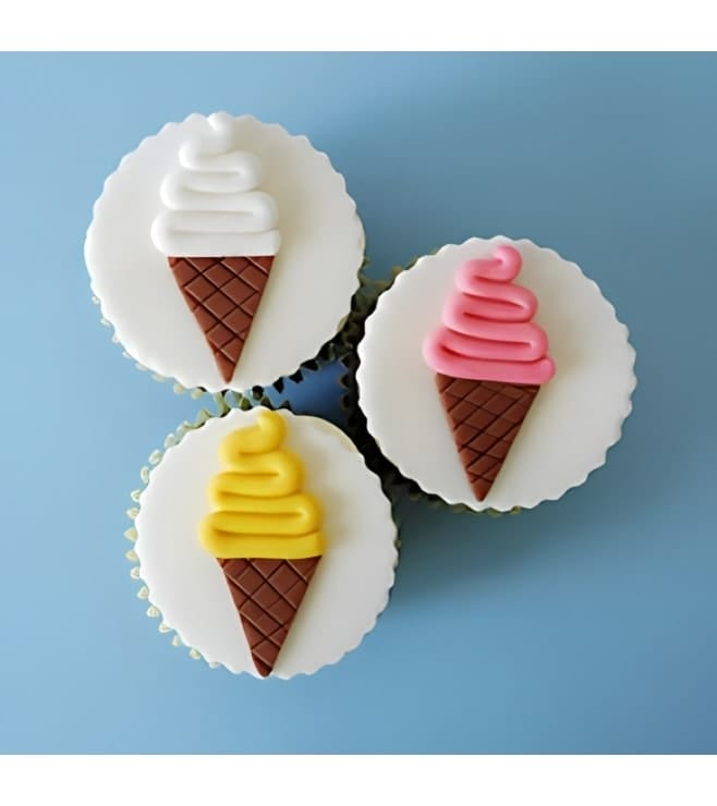 كب كيك على شكل مخروط الآيس كريم