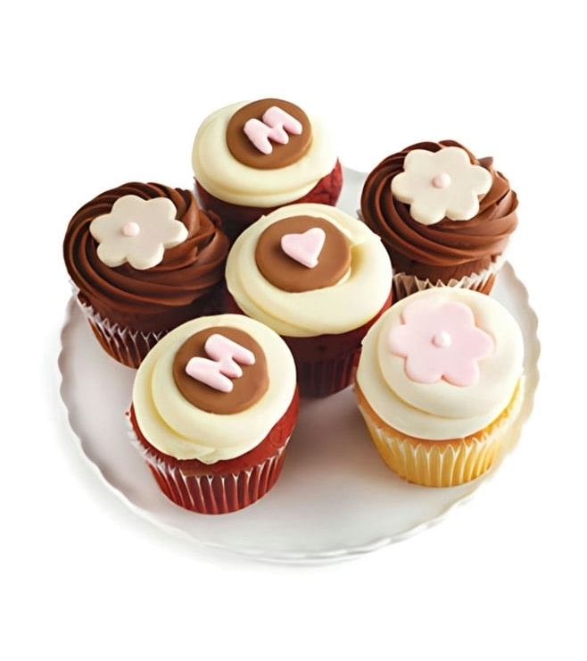 كب كيك شوكولاتة على شكل قلوب لأمي