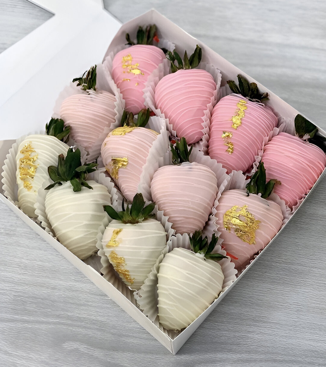 قطع التوت اللذيذة المغطاة بالشوكولاتة