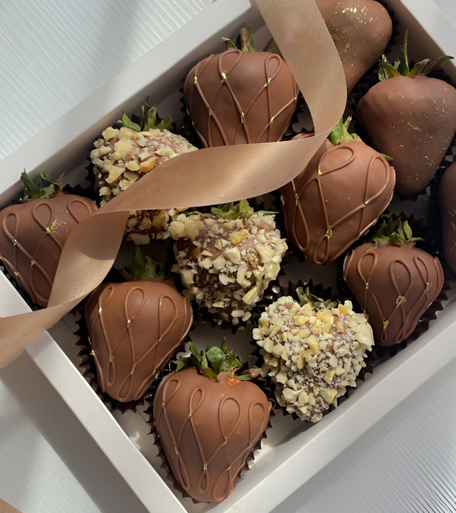 فراولة مغموسة بالشوكولاتة الفاخرة