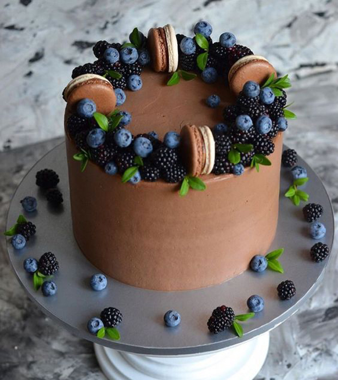 كعكة الشوكولاتة والتوت الأزرق