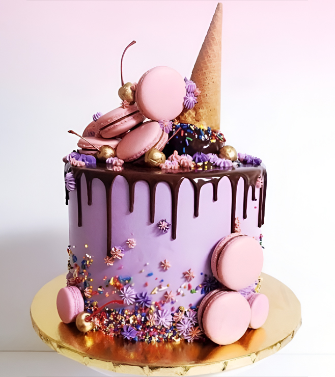 كعكة أرجوانية غريبة