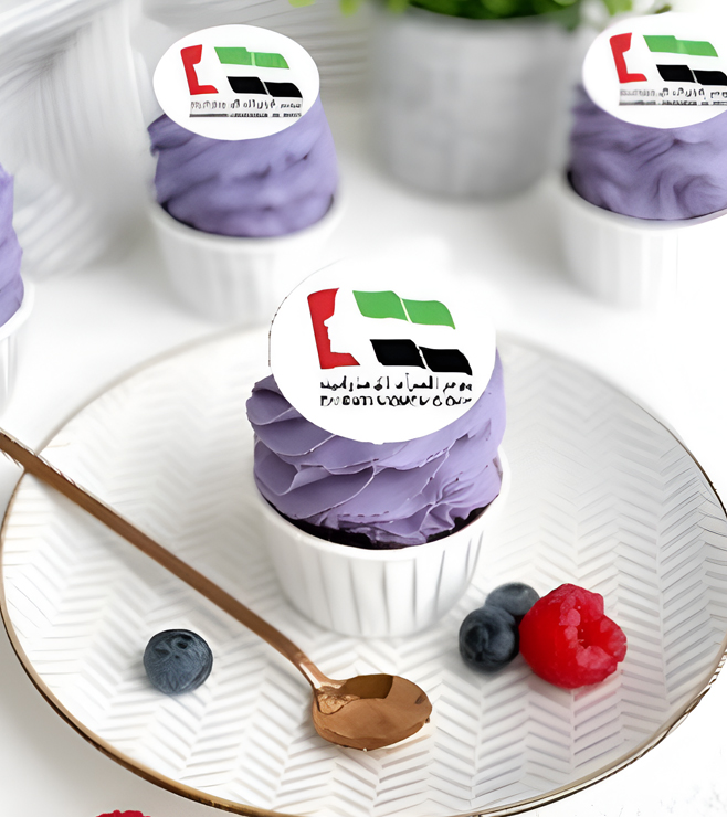 كب كيك أرجواني بمناسبة يوم المرأة