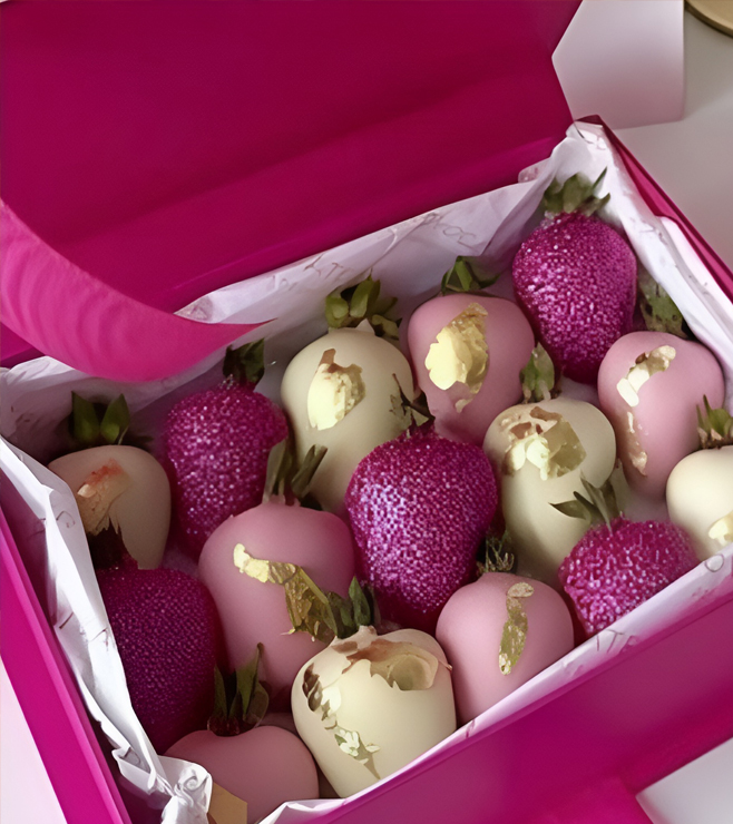 فراولة مغموسة باللون الوردي اللامع