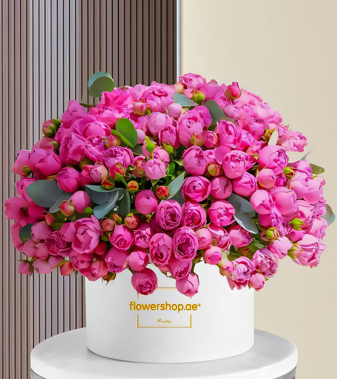 صندوق قبعات وردي مزين بزهور الفاوانيا