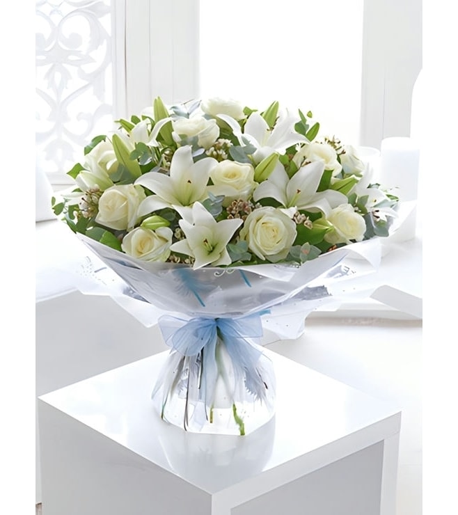 باقة زهور محمولة من High Spirits