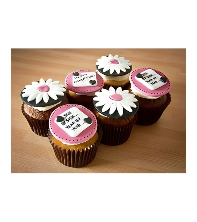 دزينة من الكب كيك الحلو والهادئ