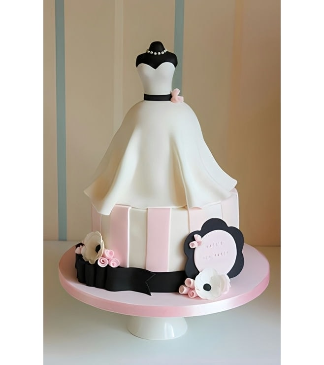 كعكة زفاف بيضاء مزينة بزهور وردية، كعكات