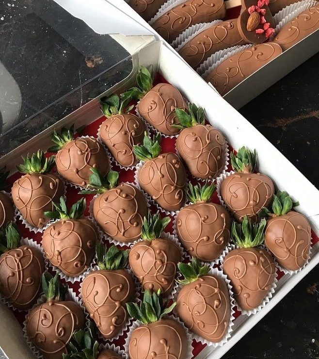 Chocolate Curl Berry Delights