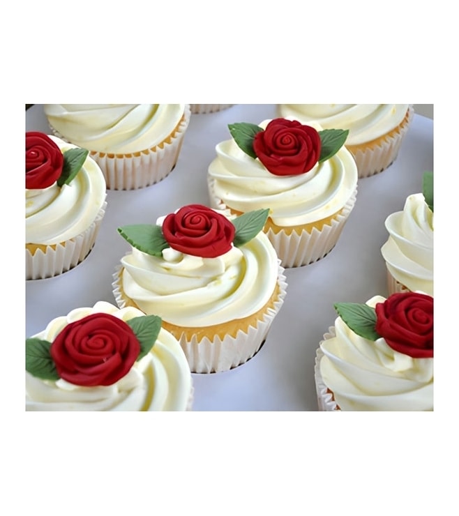 دزينة كب كيك مزينة بالكريمة المثلجة