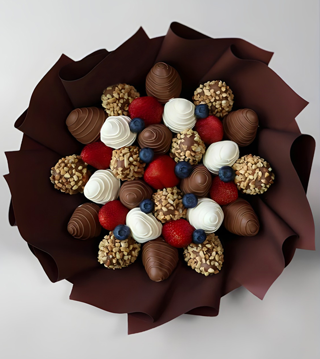 باقة التوت المغطاة بالشوكولاتة