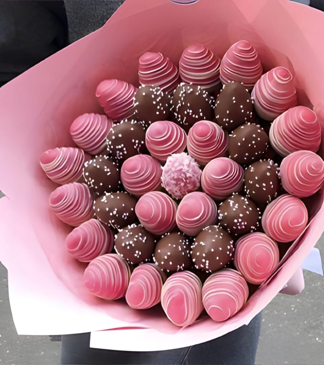 باقة فراولة مغموسة باللون الوردي