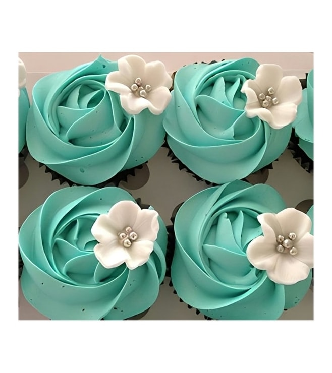 أحلام الكب كيك المزينة بالكريمة