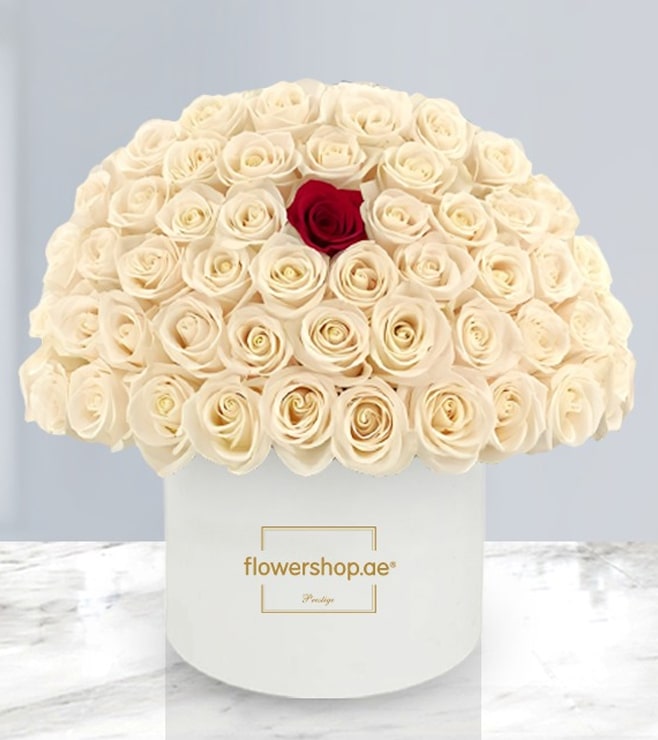 أناقة في صندوق قبعات وردي متباين