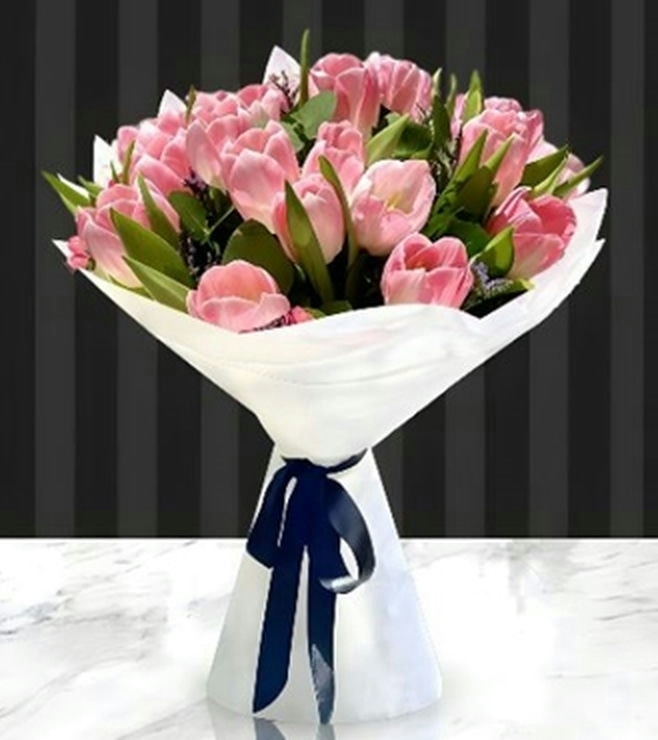 زهور التوليب الوردية الرشيقة، باقات يدوية