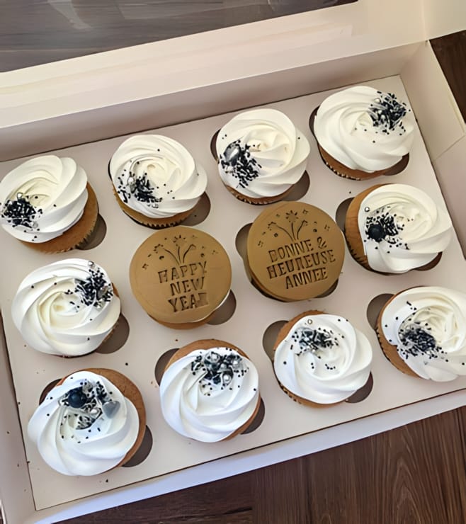 كب كيك السنة الجديدة السعيدة