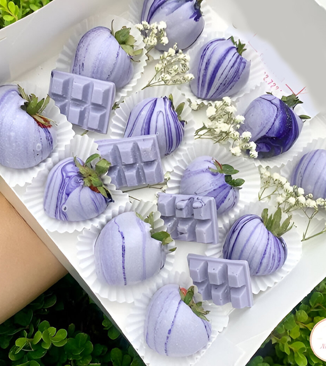 فراولة مغموسة بالبرقوق الرخامي