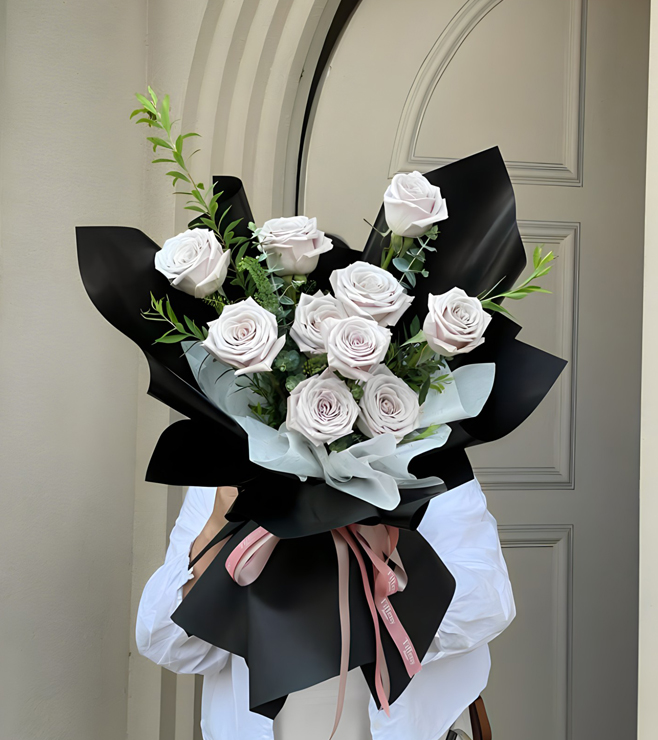 باقة زهور بلون ضوء القمر، باقات يدوية