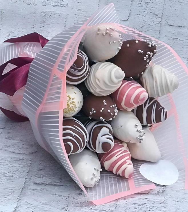 باقة فواكه غنية بالفواكه الحمراء