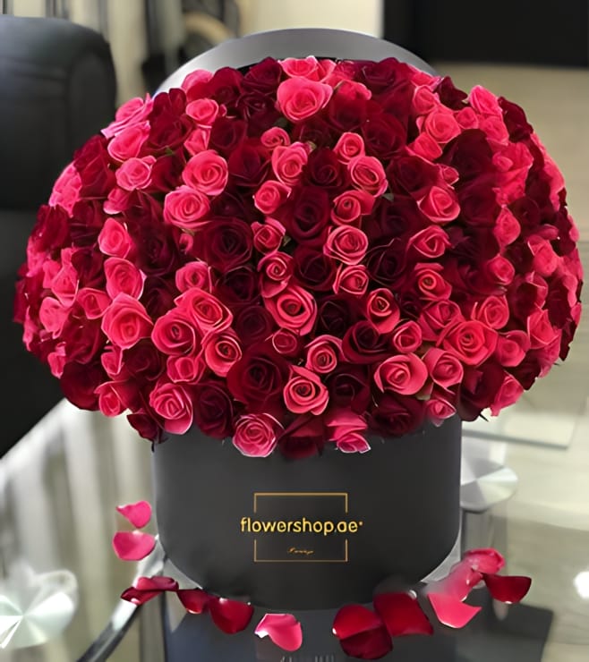 صندوق قبعات Passionate Petals، ورود