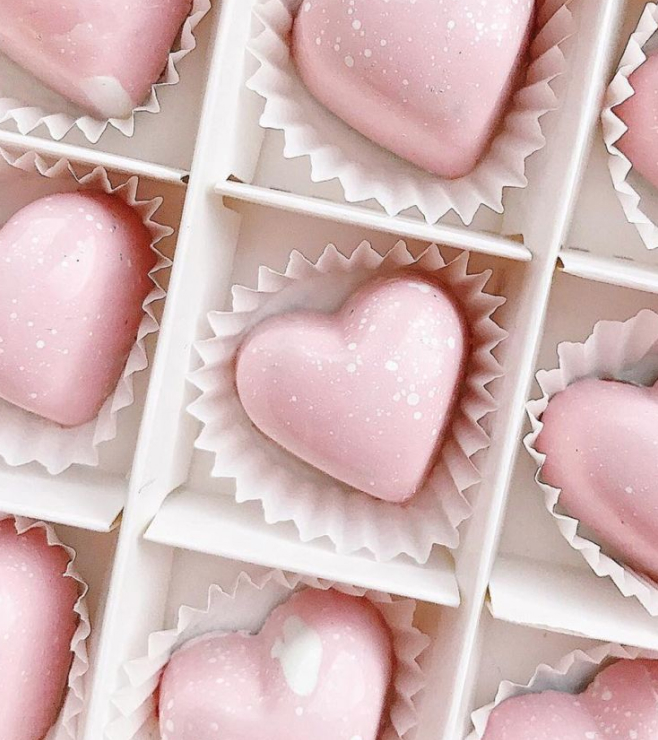 قلوب الحب بالألوان الباستيلية