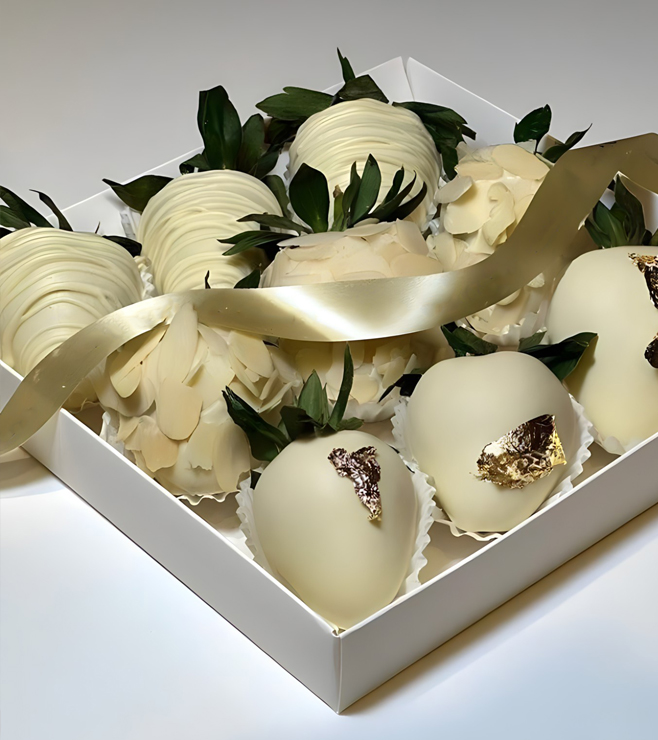 الفراولة المثالية المُغطاة بالبتلات