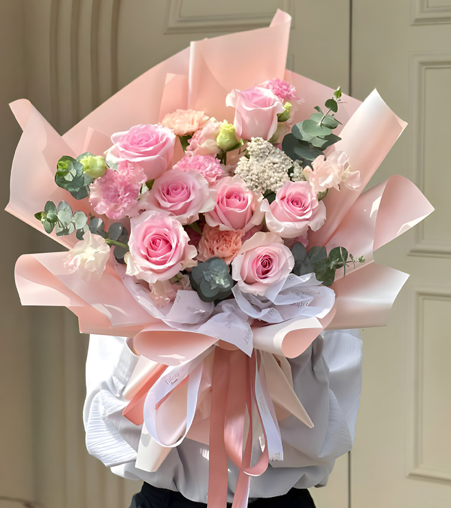 باقة زهور وردية من الدانتيل، ورود