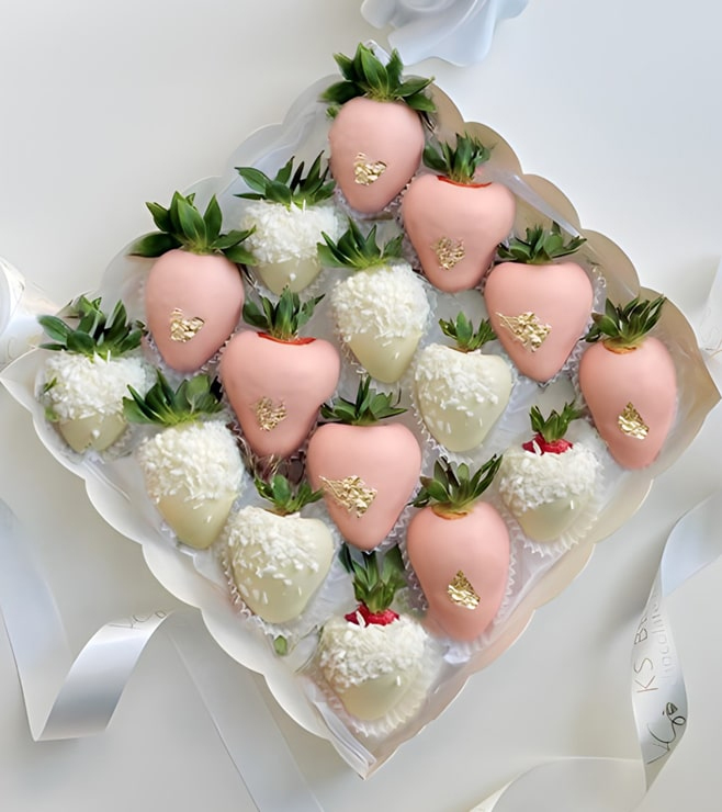 فراولة مغموسة باللونين الوردي والأبيض