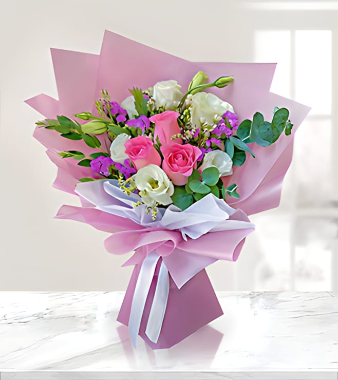 الوردي والأبيض المبهج، الورود