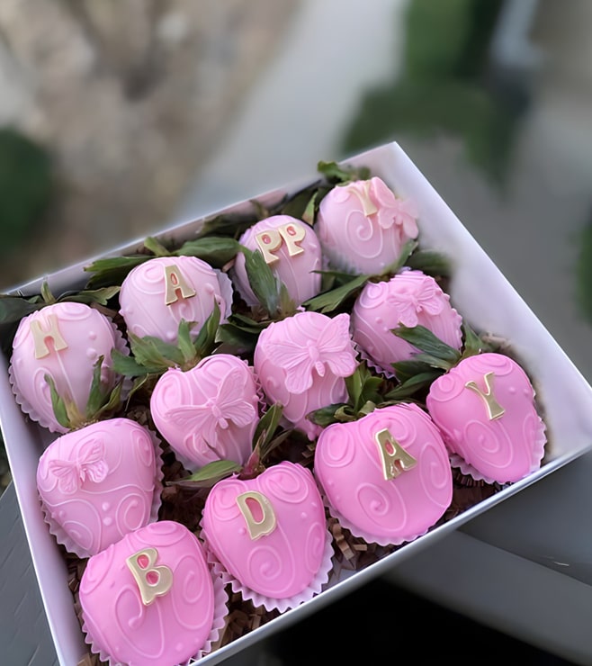 فانتازيا الفراولة المغموسة باللون الوردي