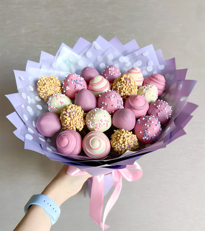 باقة الفراولة الساحرة باللون الأرجواني