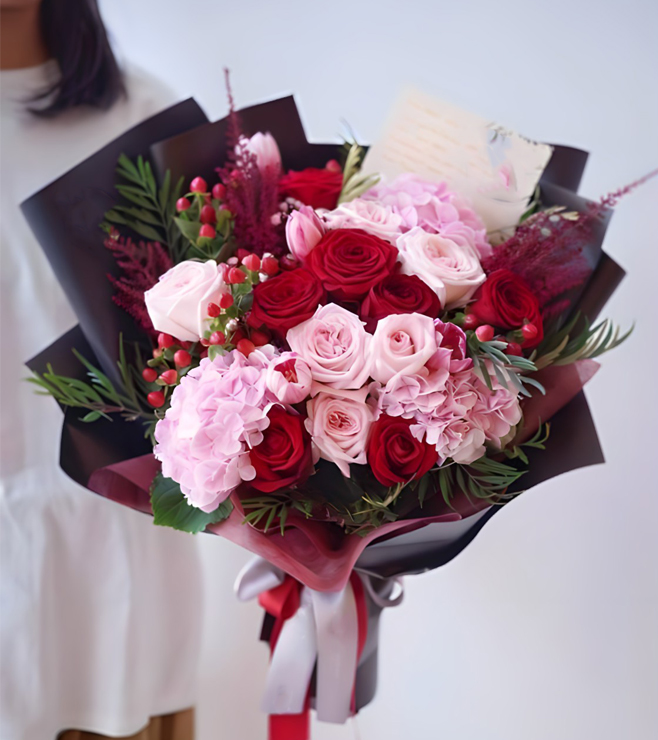 باقة زهور ناعمة بلون أحمر خفيف، عيد الأم