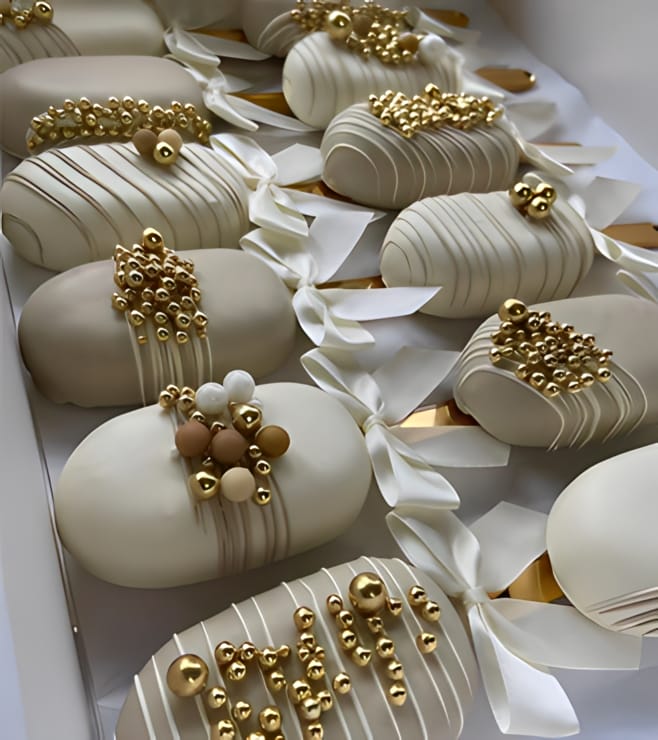 كعكات ذهبية لامعة