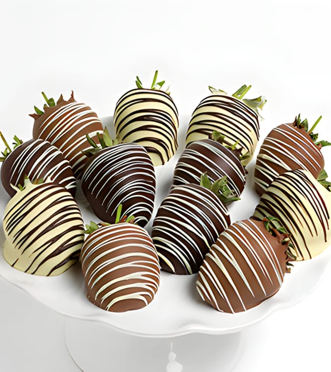 فراولة مغطاة بثلاث أنواع من الشوكولاتة - دزينة، تعزية