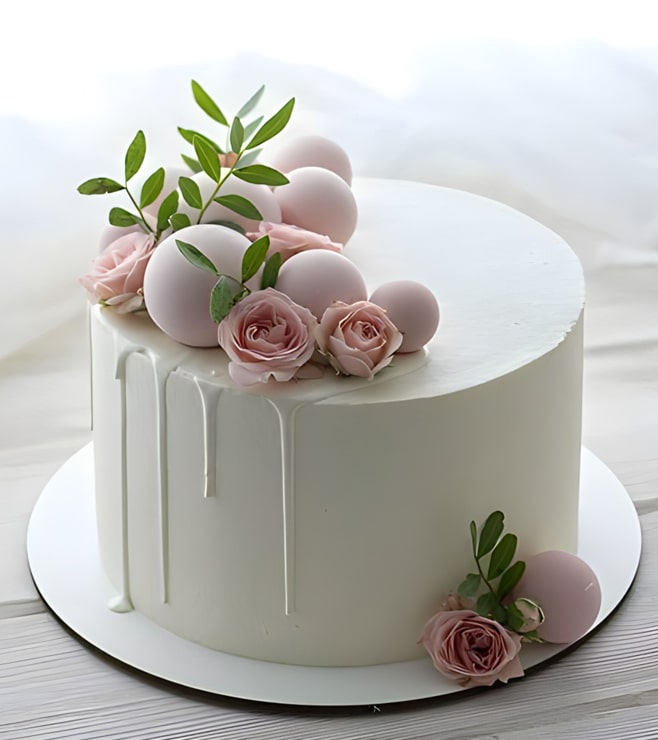 كعكة بيضاء حالمة