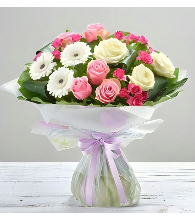 باقة زهور مربوطة يدويًا فخمة، التسوق عبر الإنترنت في أبوظبي