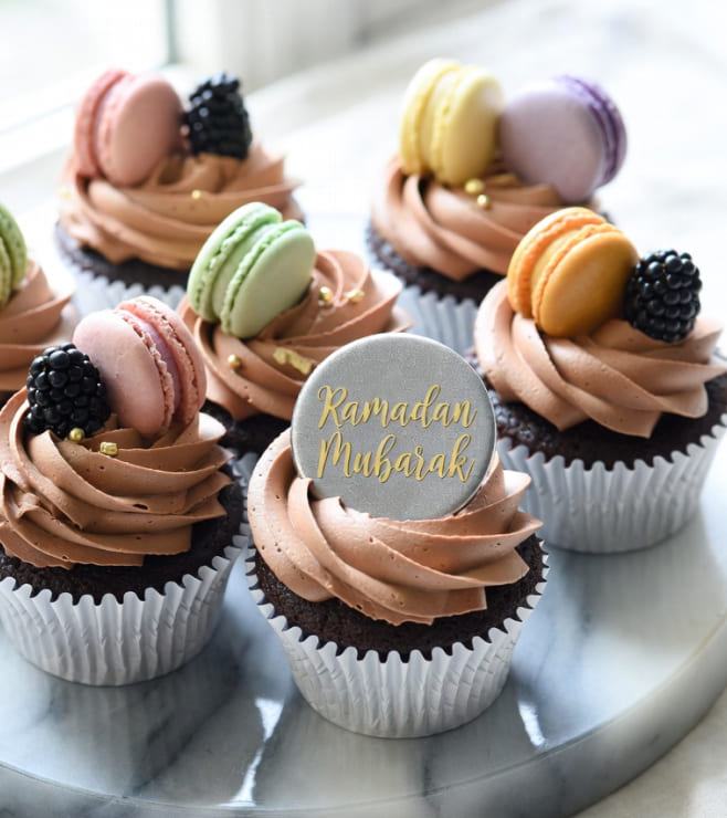 Berry Macaroon Cupcakes