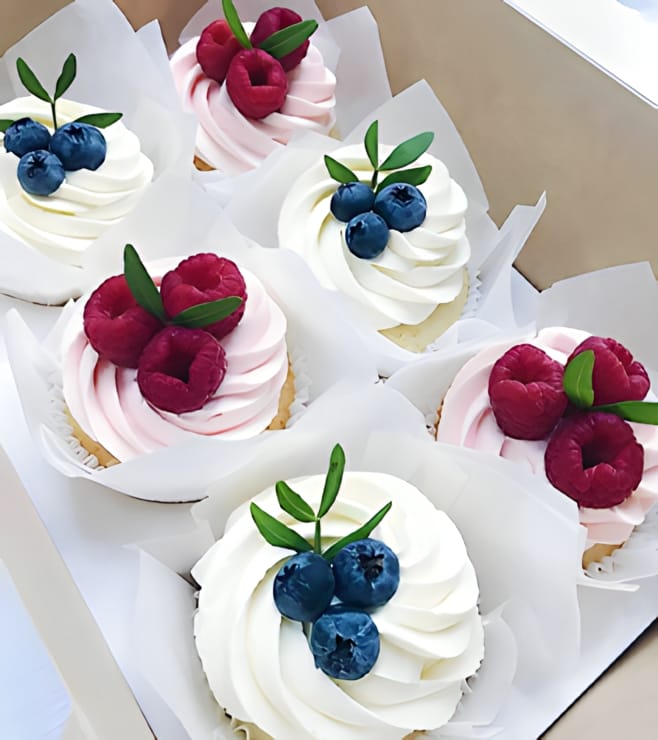 Cream & Berry 12 Cupcakes