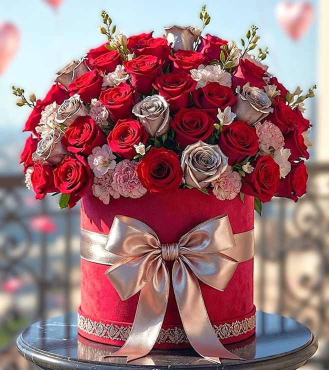 Cupids Choice Hatbox, Flowers