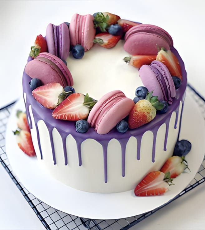 Macarons Berry Cake
