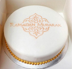 Classic Ramadan Mubarak Cake