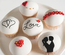 Real Love - 6 Cupcakes