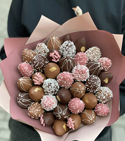 Charmingly Dipped Berries Bouquet